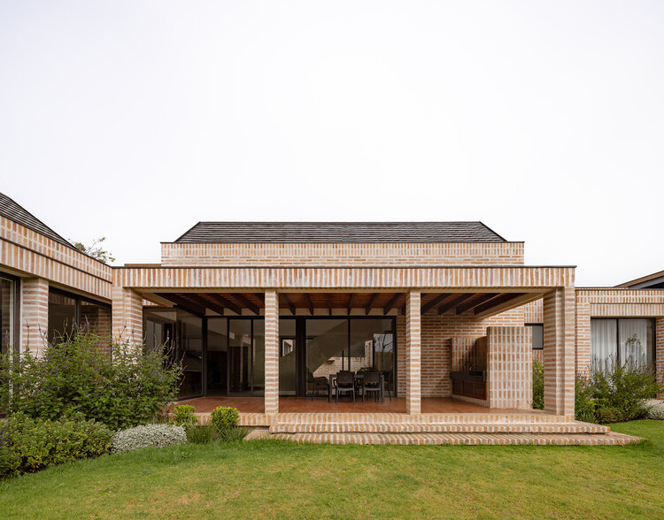 Casa PM / Feliu Vega Kennedy Arquitectura