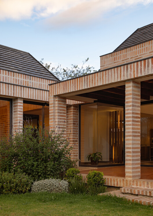 Casa PM / Feliu Vega Kennedy Arquitectura Casa PM / Feliu Vega Kennedy Arquitectura - Exterior Photography, Wood, Door