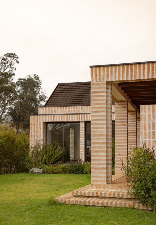 Casa PM / Feliu Vega Kennedy Arquitectura Casa PM / Feliu Vega Kennedy Arquitectura - Exterior Photography, Door, Garden