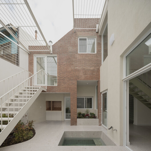 La Haya House / PH TIPO CASA | ArchDaily