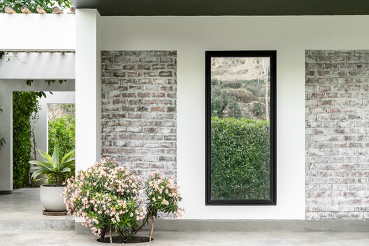 Berna House / Hiro Arquitectos - Interior Photography, Brick, Concrete, Garden