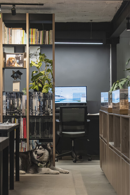Office 101 Casa Andina / Caliza Arquitectura Office 101 Casa Andina / Caliza Arquitectura - Interior Photography, Shelving, Lighting