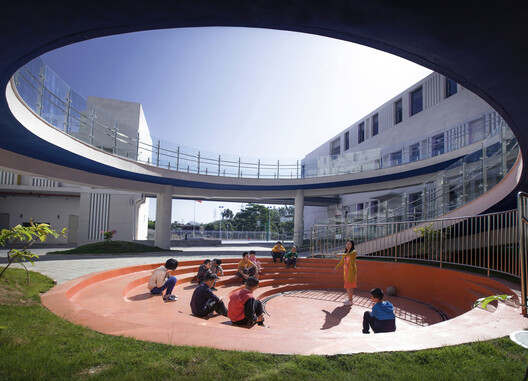 Spiraling Up: 6 Projects Using Spiral Ramps for Vertical Movement Spiraling Up: 6 Projects Using Spiral Ramps for Vertical Movement - Image 13 of 14