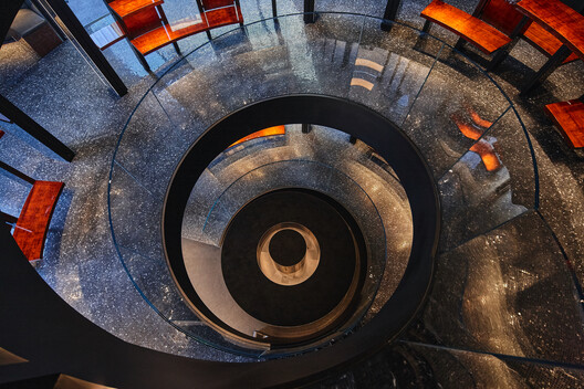 Spiraling Up: 6 Projects Using Spiral Ramps for Vertical Movement Spiraling Up: 6 Projects Using Spiral Ramps for Vertical Movement - Image 2 of 14