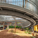 Spiraling Up: 6 Projects Using Spiral Ramps for Vertical Movement - Imagen 3 de 4