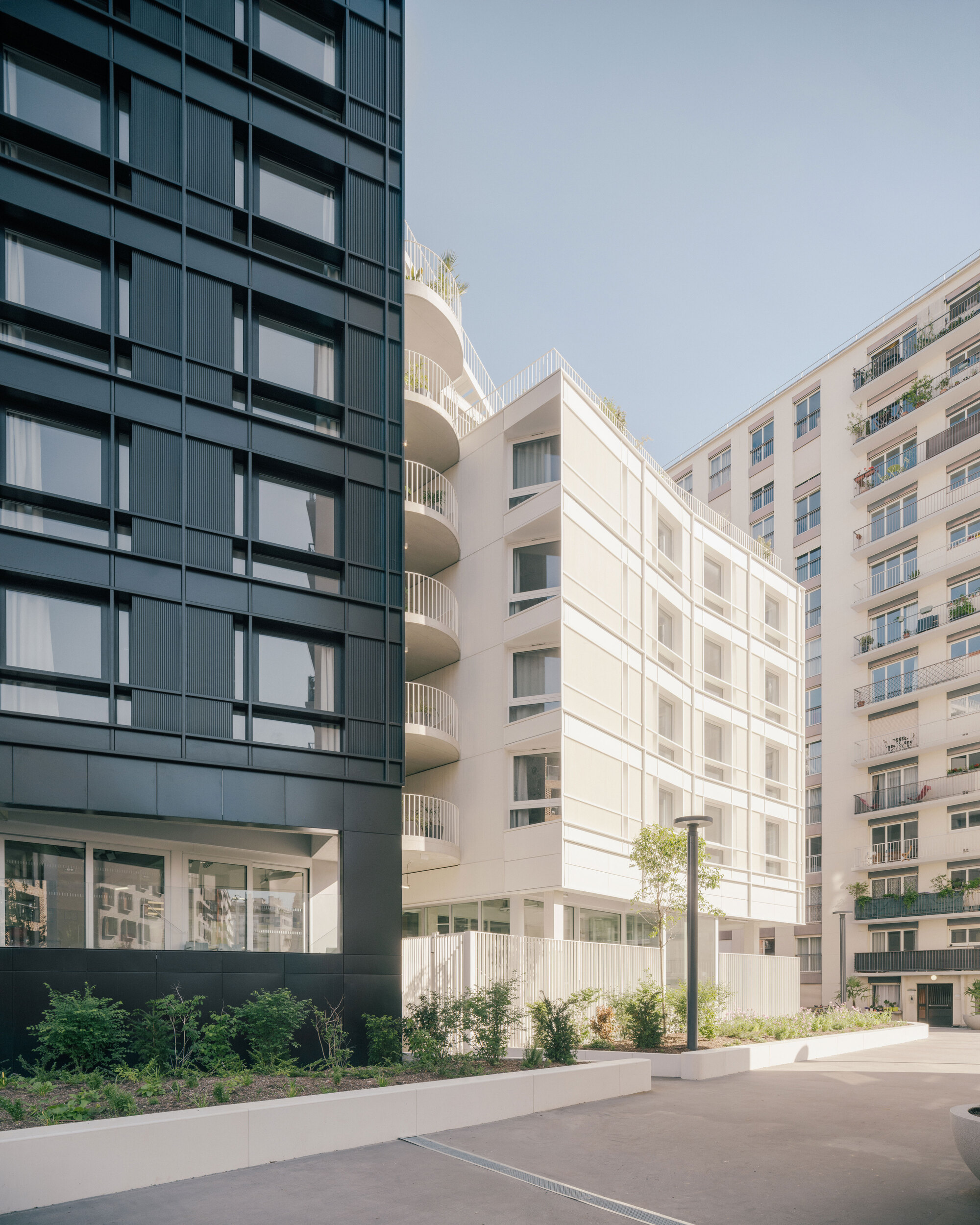 Una residencia estudiantil en París rompe el bloque en cuatro para ganar luz y privacidad
