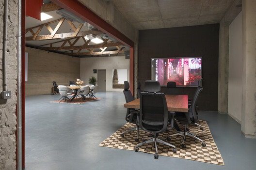 African Futures Institute Transforms Former Warehouse Into Headquarters in Accra, Ghana African Futures Institute Transforms Former Warehouse Into Headquarters in Accra, Ghana - Image 11 of 28