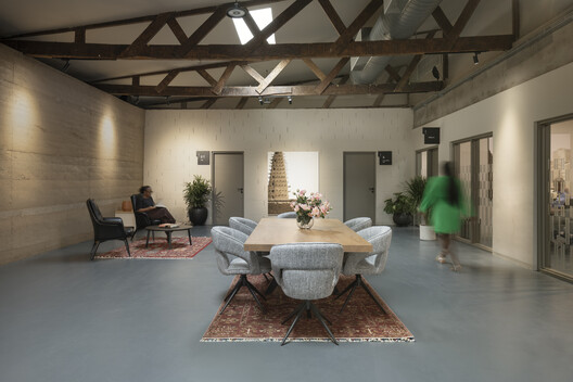 African Futures Institute Transforms Former Warehouse Into Headquarters in Accra, Ghana African Futures Institute Transforms Former Warehouse Into Headquarters in Accra, Ghana - Image 15 of 28