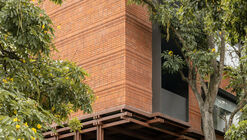 Brick on Sticks Retail Store / DOT BOT STUDIO