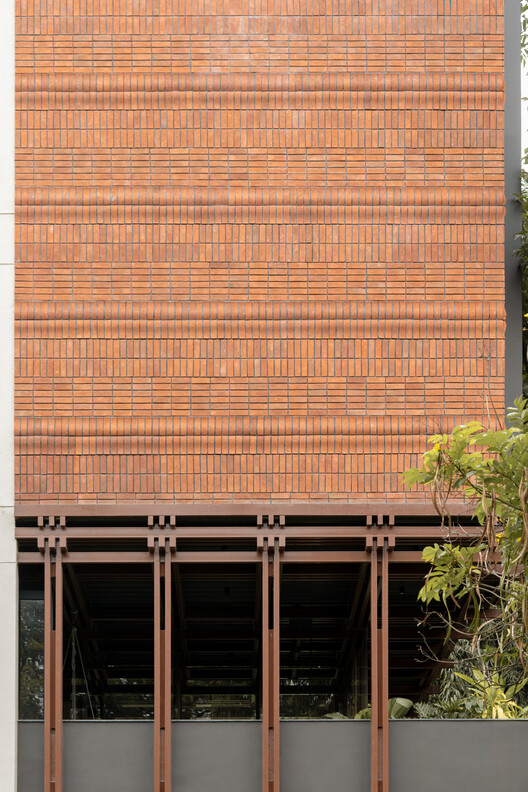 Loja Brick on Sticks / DOT BOT STUDIO Loja Brick on Sticks / DOT BOT STUDIO - Imagem 3 de 23