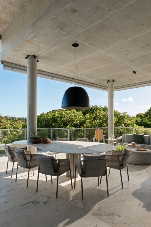 Mogno House / RB Arquitetura Mogno House / RB Arquitetura - Interior Photography, Dining room, Chair, Beam, Column