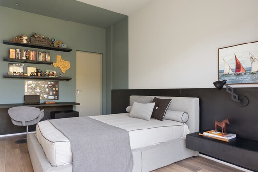 Mogno House / RB Arquitetura Mogno House / RB Arquitetura - Interior Photography, Bedroom, Bed, Wood, Lighting