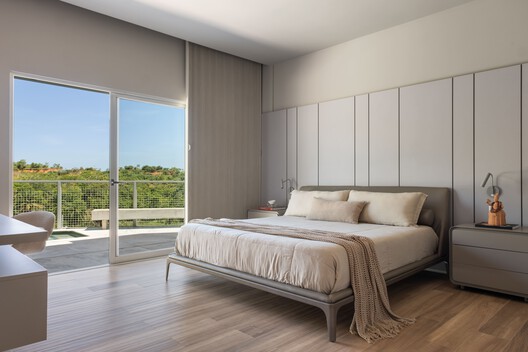Mogno House / RB Arquitetura Mogno House / RB Arquitetura - Interior Photography, Bedroom, Bed, Wood, Lighting