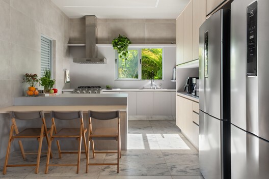 Mogno House / RB Arquitetura Mogno House / RB Arquitetura - Interior Photography, Kitchen, Countertop, Wood, Chair, Lighting