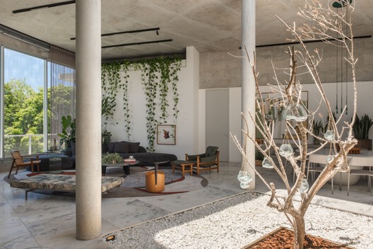 Mogno House / RB Arquitetura Mogno House / RB Arquitetura - Interior Photography, Chair, Concrete