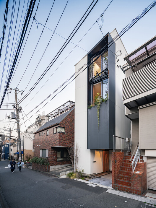 House in Kagurazaka / Takumi Wakui + Riho Wakui Architects House in Kagurazaka / Takumi Wakui + Riho Wakui Architects - Exterior Photography