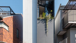 House in Kagurazaka / Takumi Wakui + Riho Wakui Architects