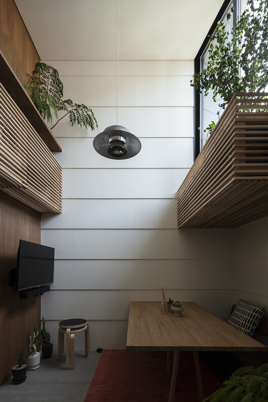 House in Kagurazaka / Takumi Wakui + Riho Wakui Architects House in Kagurazaka / Takumi Wakui + Riho Wakui Architects - Interior Photography, Wood, Lighting, Chair