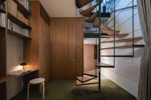 House in Kagurazaka / Takumi Wakui + Riho Wakui Architects House in Kagurazaka / Takumi Wakui + Riho Wakui Architects - Interior Photography, Wood, Stairs, Handrail