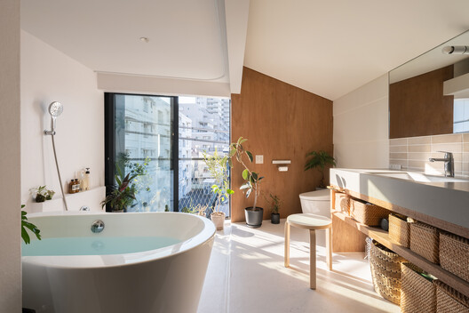 House in Kagurazaka / Takumi Wakui + Riho Wakui Architects House in Kagurazaka / Takumi Wakui + Riho Wakui Architects - Image 5 of 33