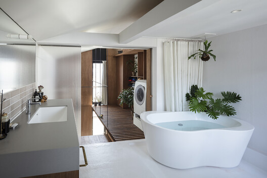 House in Kagurazaka / Takumi Wakui + Riho Wakui Architects House in Kagurazaka / Takumi Wakui + Riho Wakui Architects - Interior Photography, Bathroom, Wood, Bathtub, Lighting, Sink