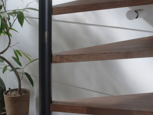 House in Kagurazaka / Takumi Wakui + Riho Wakui Architects House in Kagurazaka / Takumi Wakui + Riho Wakui Architects - Interior Photography, Stairs, Wood, Handrail