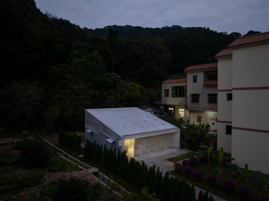 the iLOOminate Public Toilet / Studio 10 the iLOOminate Public Toilet / Studio 10 - Exterior Photography, Courtyard