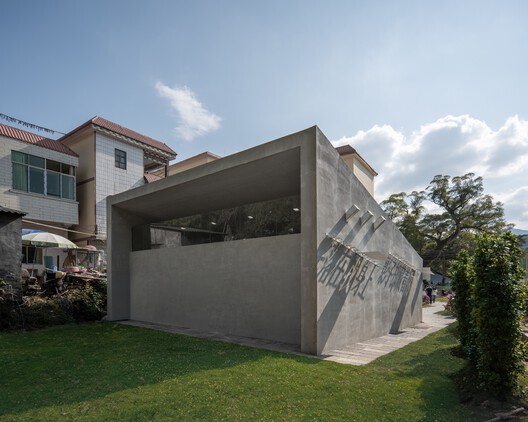 the iLOOminate Public Toilet / Studio 10 the iLOOminate Public Toilet / Studio 10 - Exterior Photography, Concrete