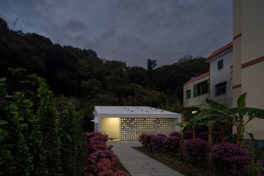 the iLOOminate Public Toilet / Studio 10 the iLOOminate Public Toilet / Studio 10 - Exterior Photography, Garden, Courtyard