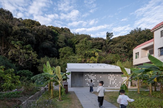 the iLOOminate Public Toilet / Studio 10 the iLOOminate Public Toilet / Studio 10 - Exterior Photography, Garden