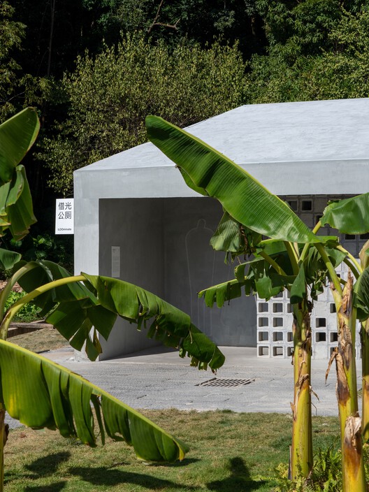 the iLOOminate Public Toilet / Studio 10 the iLOOminate Public Toilet / Studio 10 - Image 13 of 39