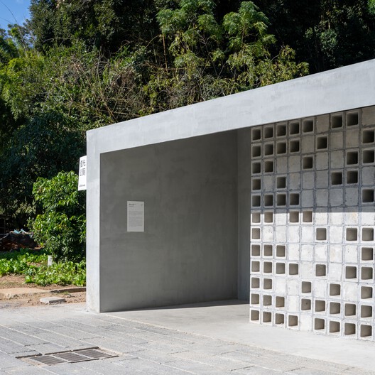 the iLOOminate Public Toilet / Studio 10 the iLOOminate Public Toilet / Studio 10 - Image 14 of 39