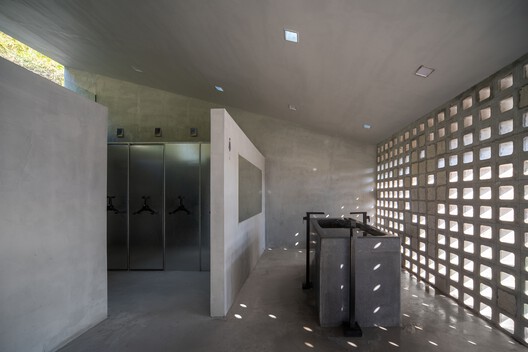 the iLOOminate Public Toilet / Studio 10 the iLOOminate Public Toilet / Studio 10 - Image 7 of 39