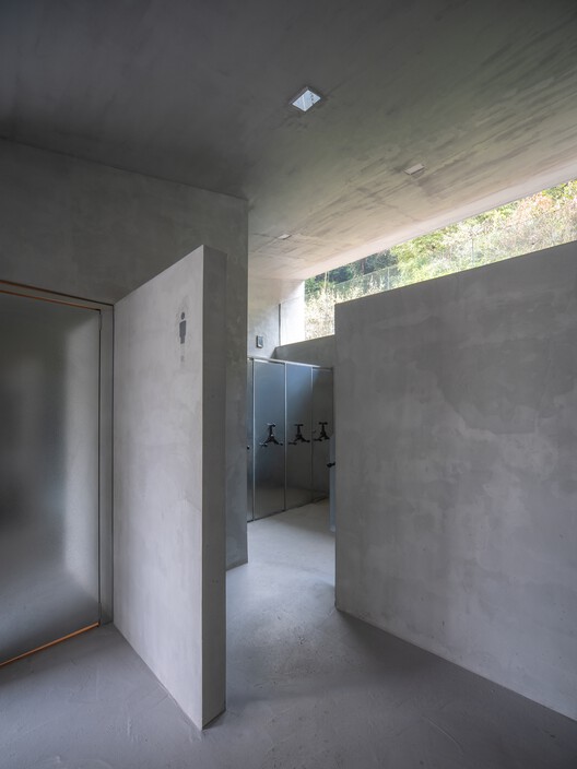 the iLOOminate Public Toilet / Studio 10 the iLOOminate Public Toilet / Studio 10 - Image 4 of 39