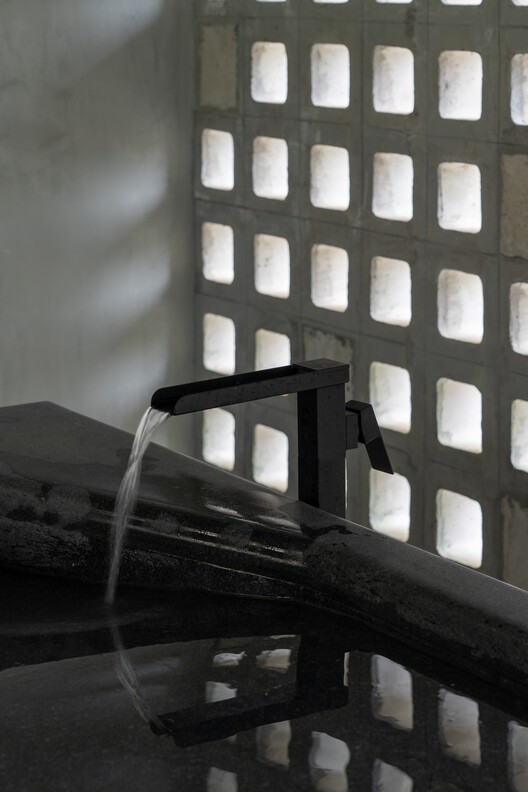 the iLOOminate Public Toilet / Studio 10 the iLOOminate Public Toilet / Studio 10 - Image 22 of 39