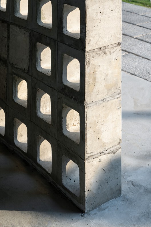 the iLOOminate Public Toilet / Studio 10 the iLOOminate Public Toilet / Studio 10 - Image 23 of 39