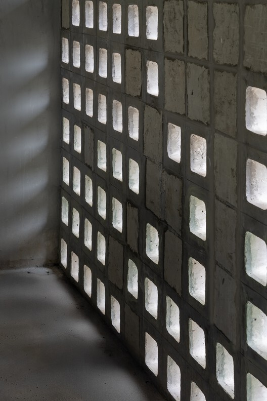the iLOOminate Public Toilet / Studio 10 the iLOOminate Public Toilet / Studio 10 - Image 24 of 39