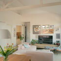 Butantã House / André Guerra Arquitetos - Interior Photography, Apartments, Table, Lighting, Chair