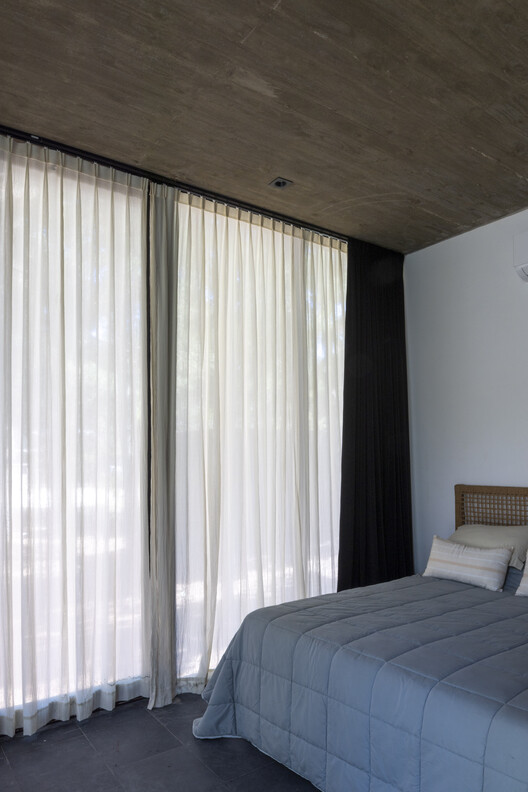 A House with One Hundred Pines / Luis Barandiarán A House with One Hundred Pines / Luis Barandiarán - Interior Photography, Bedroom, Wood, Bed