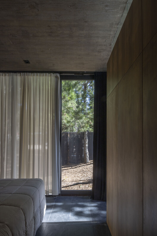 A House with One Hundred Pines / Luis Barandiarán A House with One Hundred Pines / Luis Barandiarán - Image 12 of 31