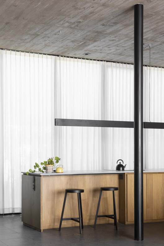 A House with One Hundred Pines / Luis Barandiarán A House with One Hundred Pines / Luis Barandiarán - Interior Photography, Kitchen, Wood