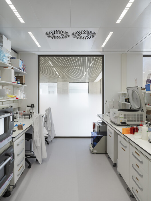 LifeScience Incubator, Villejuif / Baumschlager Eberle Architekten + SAME architectes LifeScience Incubator, Villejuif / Baumschlager Eberle Architekten + SAME architectes - Interior Photography, Kitchen