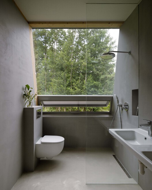 Modular House with a Sloping Facade / Papundekl Architects Modular House with a Sloping Facade / Papundekl Architects - Interior Photography, Bathroom