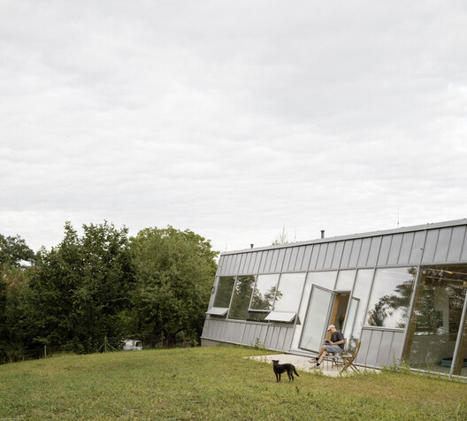 Modular House with a Sloping Facade / Papundekl Architects Modular House with a Sloping Facade / Papundekl Architects - Exterior Photography