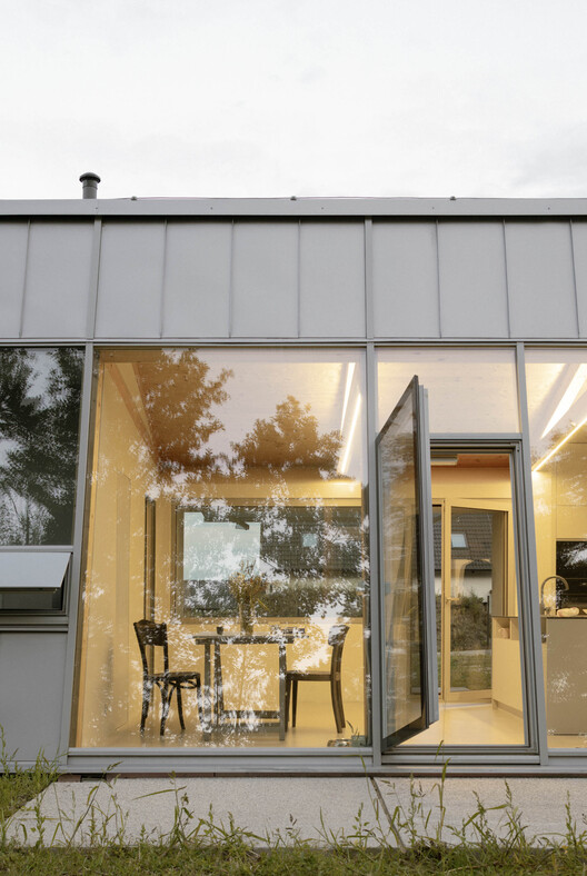 Modular House with a Sloping Facade / Papundekl Architects Modular House with a Sloping Facade / Papundekl Architects - Interior Photography, Glass