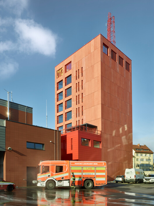 Prague Fire Rescue Service / Architektura - More Images