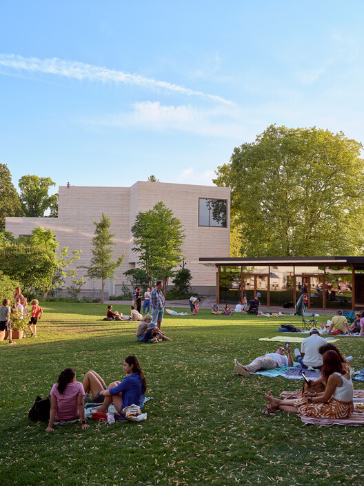 La Fondation Beyeler se amplía con tres nuevos edificios de Peter Zumthor - Imagen 2 de 16