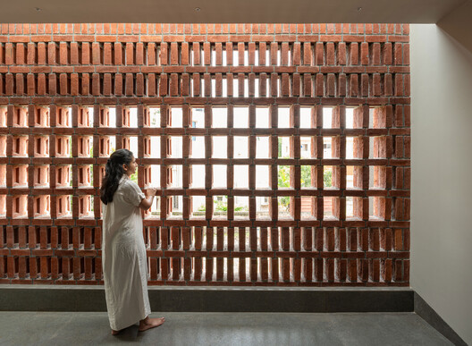 Light Through the Wall: Indian House Interiors Shaped by Brick Jali Light Through the Wall: Indian House Interiors Shaped by Brick Jali - Image 18 of 18