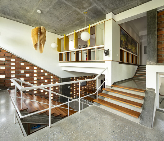 Light Through the Wall: Indian House Interiors Shaped by Brick Jali Light Through the Wall: Indian House Interiors Shaped by Brick Jali - Image 11 of 18