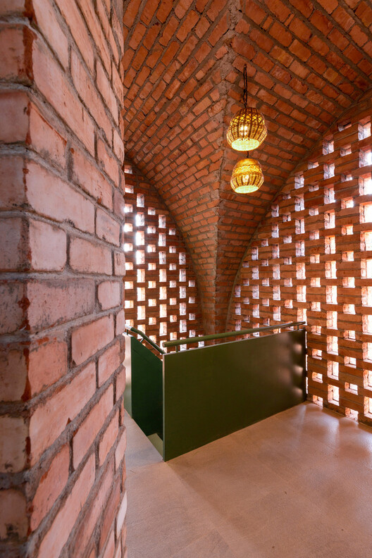 Light Through the Wall: Indian House Interiors Shaped by Brick Jali Light Through the Wall: Indian House Interiors Shaped by Brick Jali - Image 16 of 18